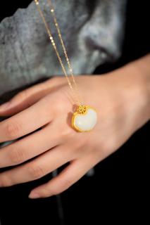 这款和田玉项链也太懂女人心了吧💞