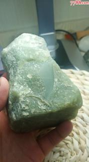 408*和田玉沙枣青青玉山料原石1105克