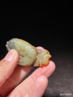 老和田玉青花连连有鱼雕件:墨玉凝纹里的吉庆盈然