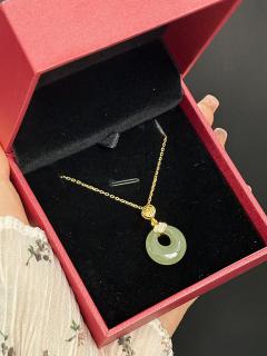 妈妈说女孩子要戴和田玉项链