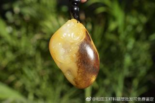新疆和田玉籽料里的沁料有哪些种类?什么样的沁料才是好的?
