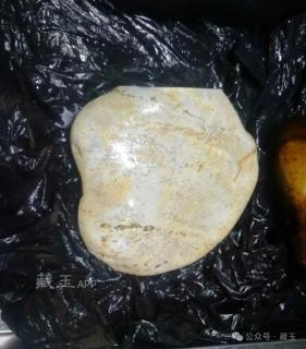 30斤的石包玉,切了个大窗,要80万,你敢赌吗?